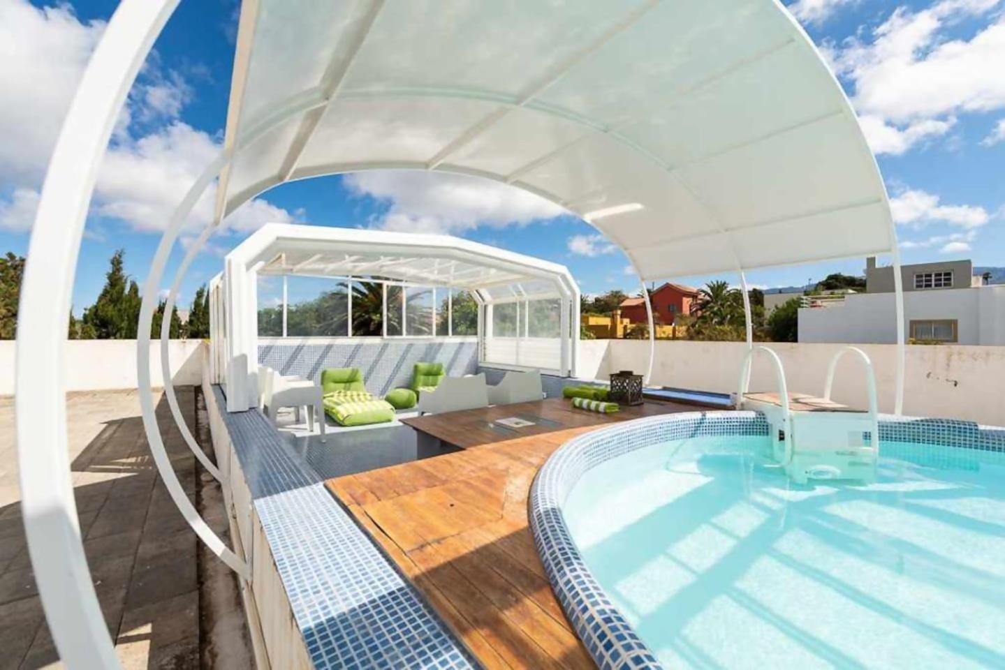 Amplia Villa De Lujo Con Piscina Climatizada Las Palmas de Gran Canaria Exterior photo